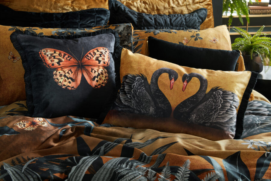 Lake Santharia Gold Bedding - Image 3